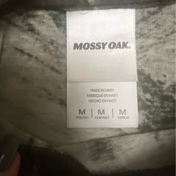 Mossy Oak Break Up Infinity Youth Medium Tshirt NWT - Picture 2 of 5